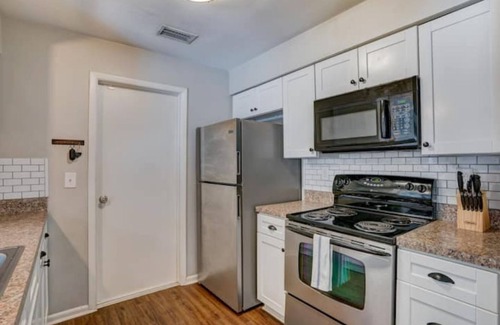 Largo House | Amazing Backyard!Heated Pool,outside TV, Pet Friendly, Close to Beaches,3 bikes