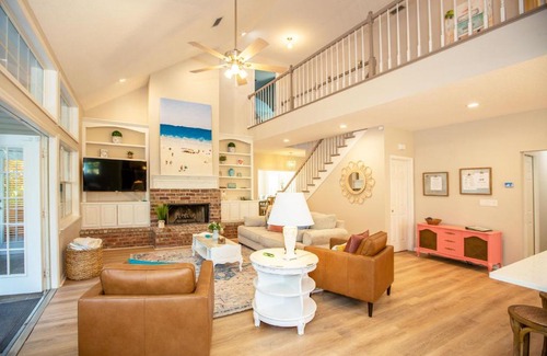 Bradenton House | Amazing Backyard Paradise, Heated Saltwater Pool & SPA, 8 mins to Anna Maria Island & 10 mins to IMG