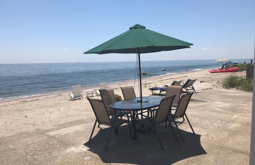Fairfield House | Amazing Beach House On Fairfield Beach