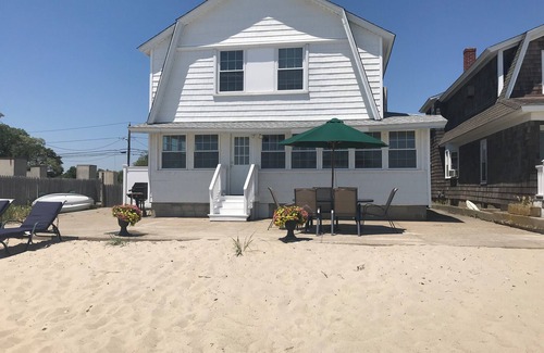 Fairfield House | Amazing Beach House On Fairfield Beach