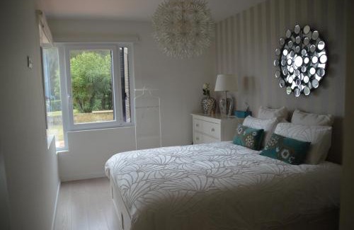 Sesimbra House | Amazing Beach & Pool Apartment with Garden