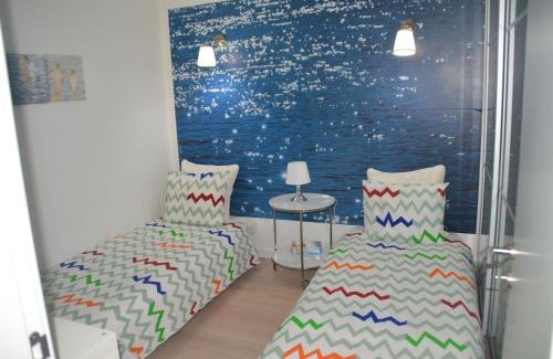 Sesimbra House | Amazing Beach & Pool Apartment with Garden