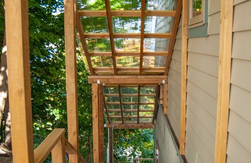 Kaslo Apartment | Amazing Beachfront Apartment - Right Downtown. The perfect year-round getaway.