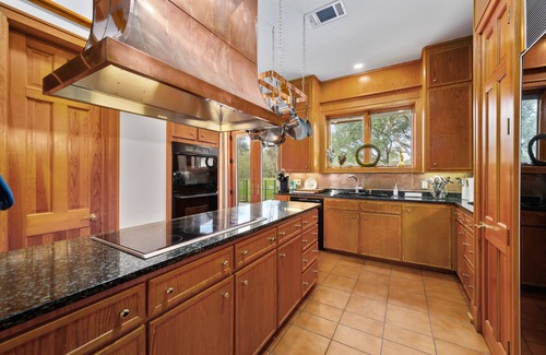 Cedar Lane House | AMAZING! Beautiful Country House. - Access to River, Olympic pool, Sleep 24.