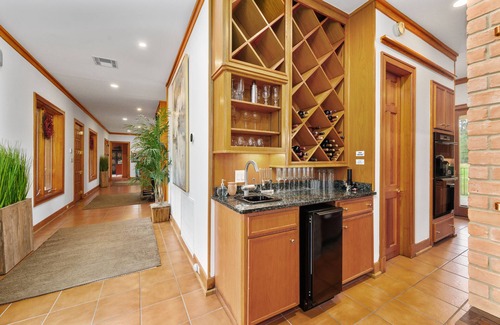 Cedar Lane House | AMAZING! Beautiful Country House. - Access to River, Olympic pool, Sleep 24.