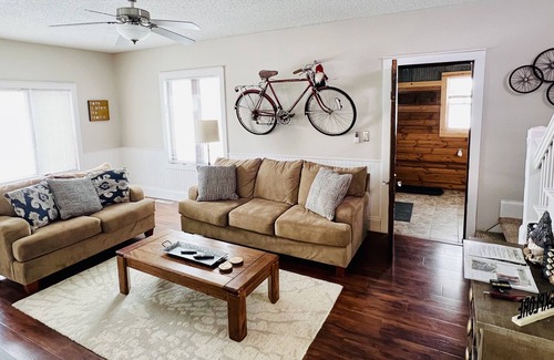 Crosby House | Amazing Bikeability! Blocks from DWTN & Bike Trails ~ PLUS Secure Garage!
