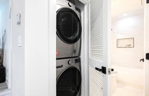 Northeast House | Amazing Capital Hill APT , Step away Gym, shopping