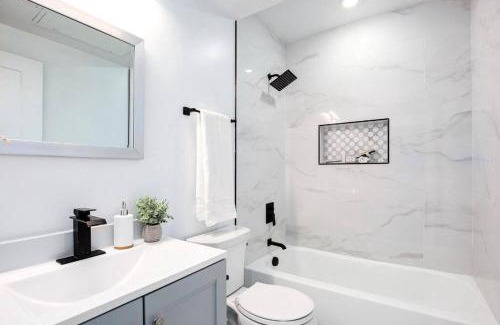 Northeast House | Amazing Capital Hill APT , Step away Gym, shopping
