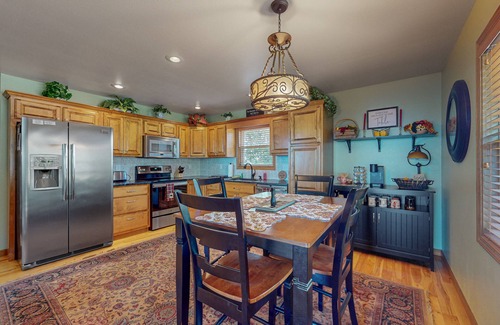 Murphy Cabin | Amazing chalet with mountain views, wraparound porch, firepit, & hot tub