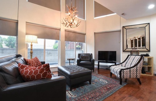 West Bucktown House | Amazing City Getaway. Perfect for Entertaining!