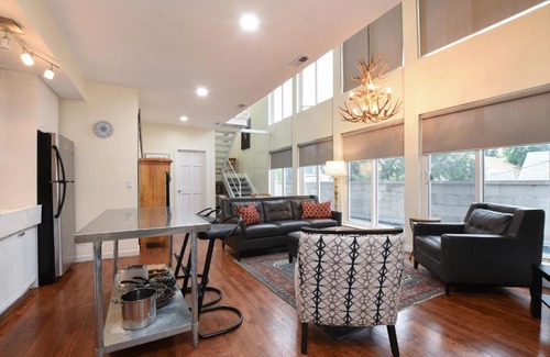 West Bucktown House | Amazing City Getaway. Perfect for Entertaining!