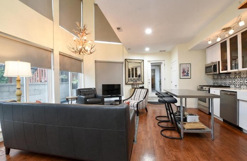 West Bucktown House | Amazing City Getaway. Perfect for Entertaining!