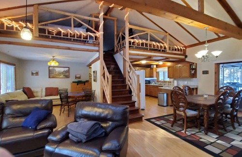 Necedah House | Amazing cottage in a forest with great amenities