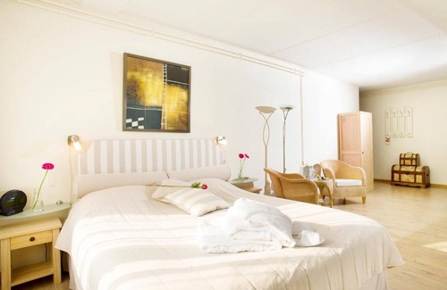 De Bult Hotel | Amazing De Bult Getaway w/Balcony | Breathtaking Outdoor Adventure