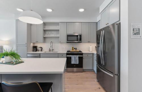 Downtown Salt Lake City Apartment | Amazing Deluxe 1BR Pool Gym HTub