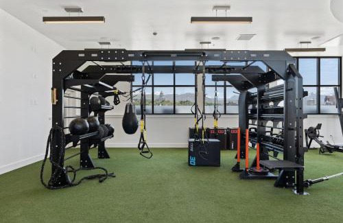 Downtown Salt Lake City Apartment | Amazing Deluxe 1BR Pool Gym HTub