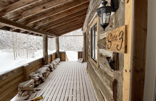Val Morin Ski Chalet | AMAZING DOMAIN WITH MODERN LOG CABIN ON THE LAKE FRONT