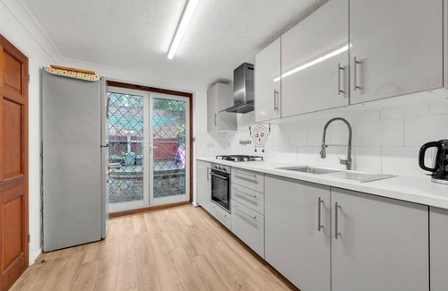 Brampton House | Amazing Double room & private bathroom-Bexley, London.