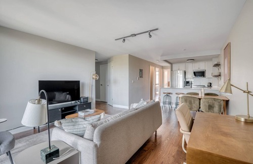 Edgewater Beach Apartment | Amazing Edgewater 2BR, nr Lake Michigan, by Blueground