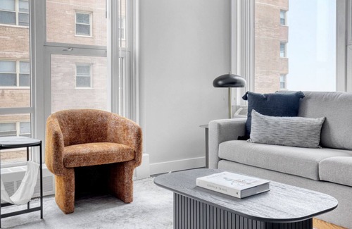 Edgewater Beach Apartment | Amazing Edgewater 2BR w/ Gym, Deck & Lounge, 5 blocks to L, by Blueground