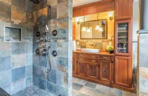 Otonabee-South Monaghan House | Amazing Estate Property in Peterborough for the ultimate vacation experience!