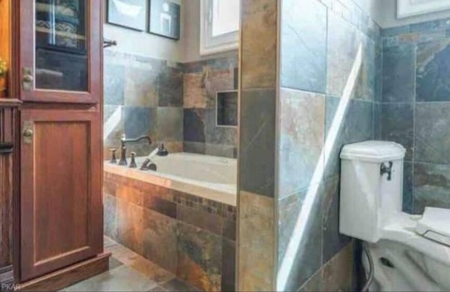 Otonabee-South Monaghan House | Amazing Estate Property in Peterborough for the ultimate vacation experience!