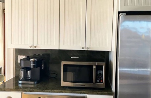Fair Haven Apartment | Amazing experience near the Quinnipiac River. Historic w/chef's kitchen & bidet.