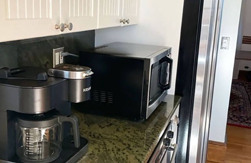 Fair Haven Apartment | Amazing experience near the Quinnipiac River. Historic w/chef's kitchen & bidet.