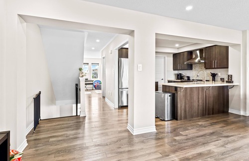 Brampton House | Amazing Family House in Brampton ~ Theatre ~ Gym
