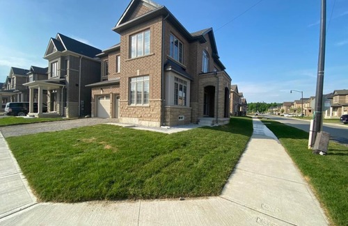 Brampton House | Amazing Fun Place With 6 Beds 3.5 Bath Home Having 14 People Sleeping Capacity