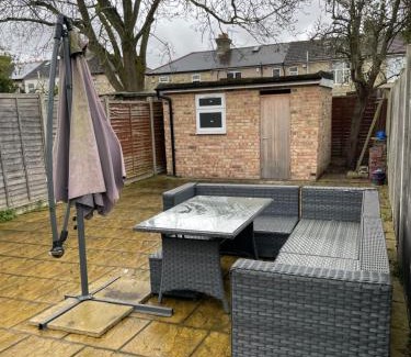 Highams Park Apartment | Amazing Garden Studio 1 - Chingford/NE London