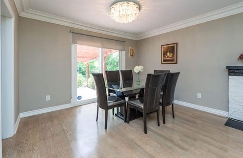 Clarkson-Lorne Park Villa | Amazing Getaway in Lorne Park