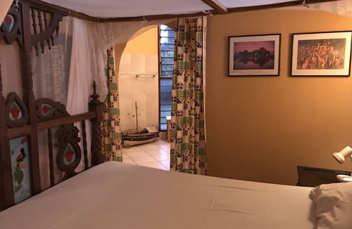 Diani Beach Bed & Breakfast | Amazing holiday, spacy room, private garden, 200 meters to the beach!