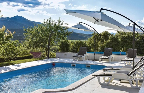 Bajagic House | Amazing home in Bajagic with WiFi