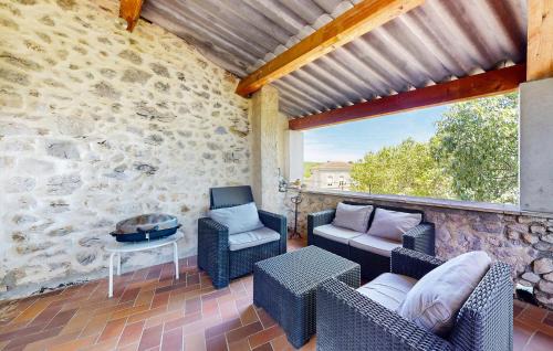 Bidon House | Amazing Home In Bidon With Kitchen