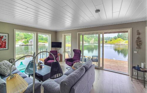 Meling House | Amazing Home In Bremnes With Wifi