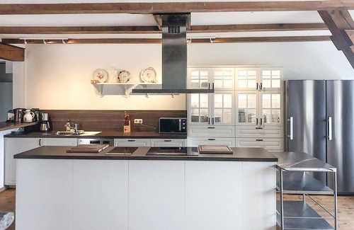 Dragun House | Amazing home in Dragun with sauna