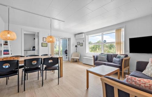 Rindby Strand House | Amazing Home In Fanø With Wifi