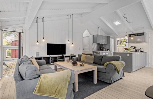 Hou House | Amazing home in Hals with sauna