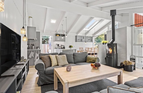 Hou House | Amazing home in Hals with sauna