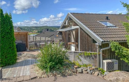 Henan House | Amazing Home In Henån With Wifi