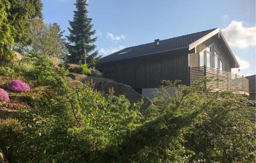 Henan House | Amazing Home In Henån With Wifi