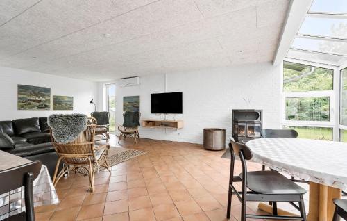 Hvide Sande House | Amazing Home In Hvide Sande With Wifi