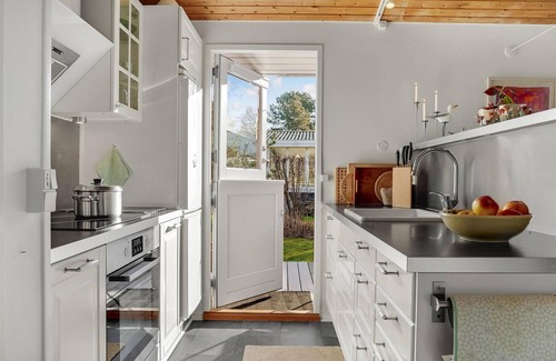 Mesinge House | Amazing home in Mesinge with kitchen