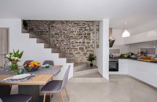 Cepic House | Amazing home in Oprtalj