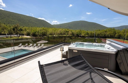 Sinj House | Amazing home in Radosic
