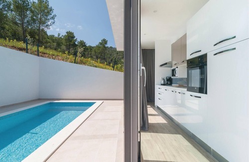 Stomorska House | Amazing home in Stomorska