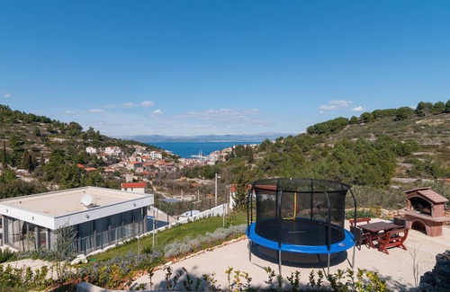 Stomorska House | Amazing home in Stomorska