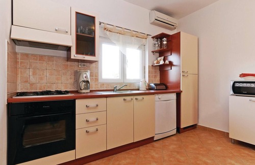 Sukosan House | Amazing home in Sukosan with kitchen