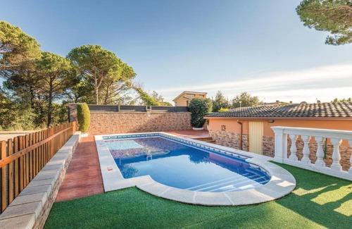 La Goba House | Amazing home in Vidreres with WiFi, Outdoor swimming pool and Swimming pool